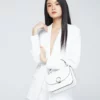 สูทผู้หญิงสีขาว