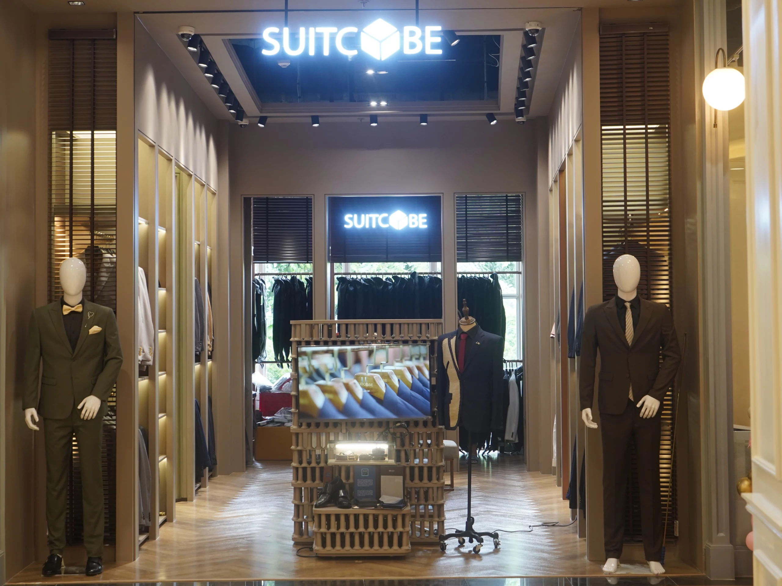 SUITCUBE