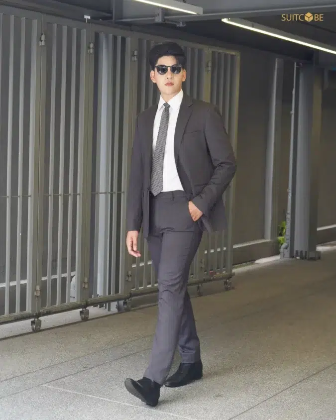 สูทผู้ชายสีเทา
