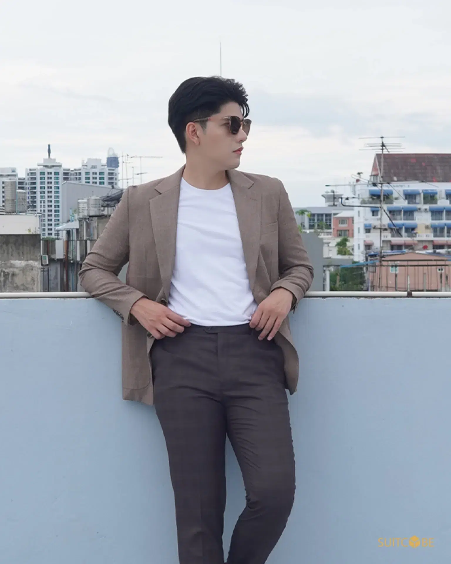 สูทสีน้ำตาล
