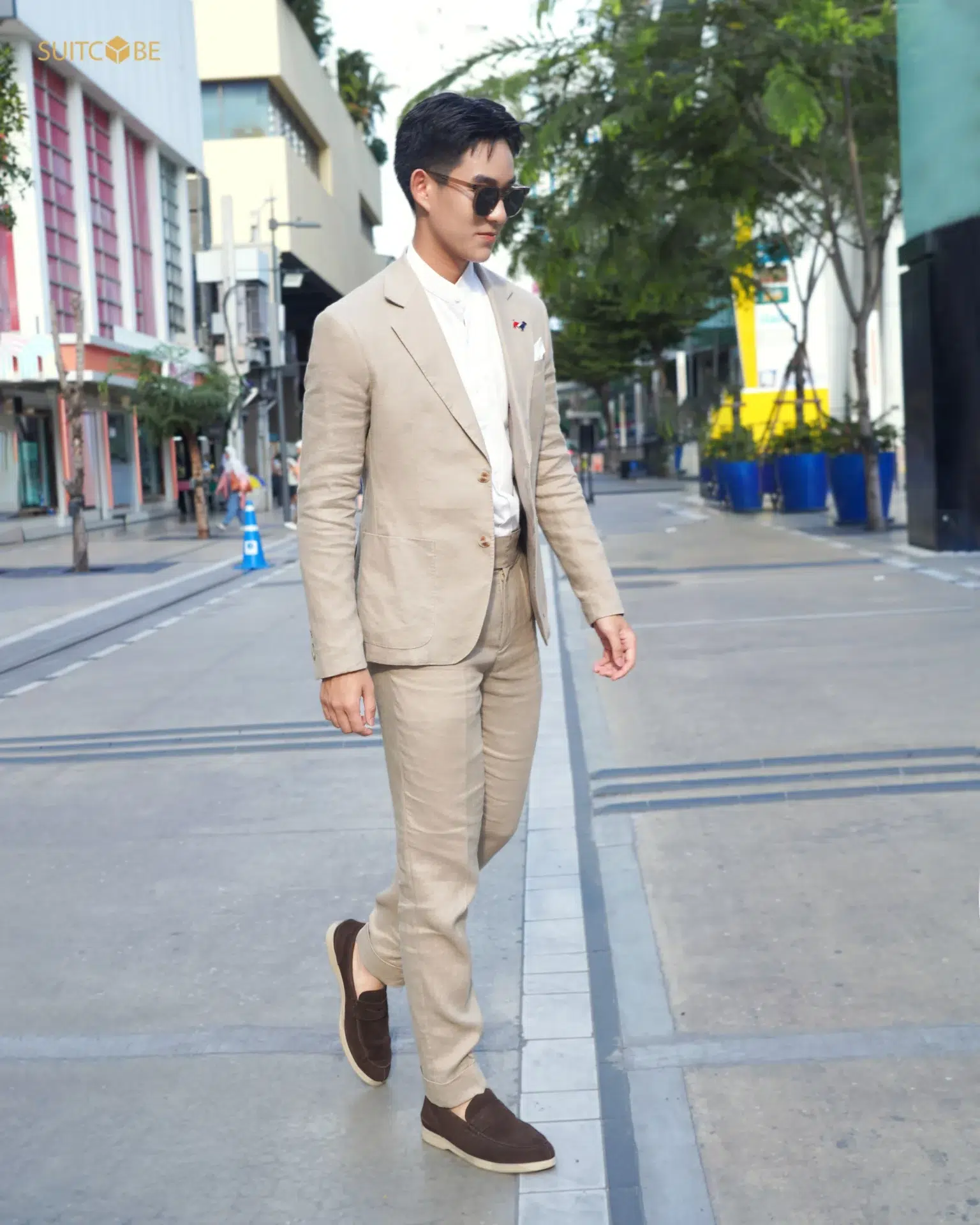 สูทสีน้ำตาล