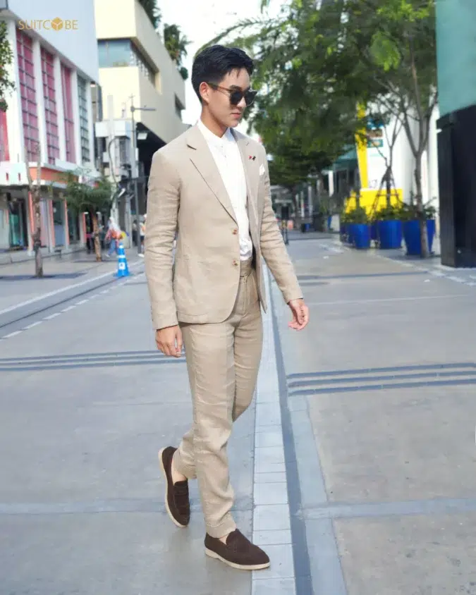 สูทสีน้ำตาล