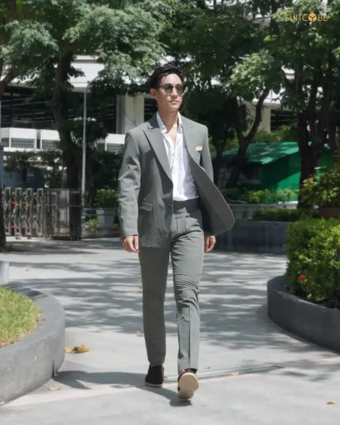 สูทสีเทาเขียว