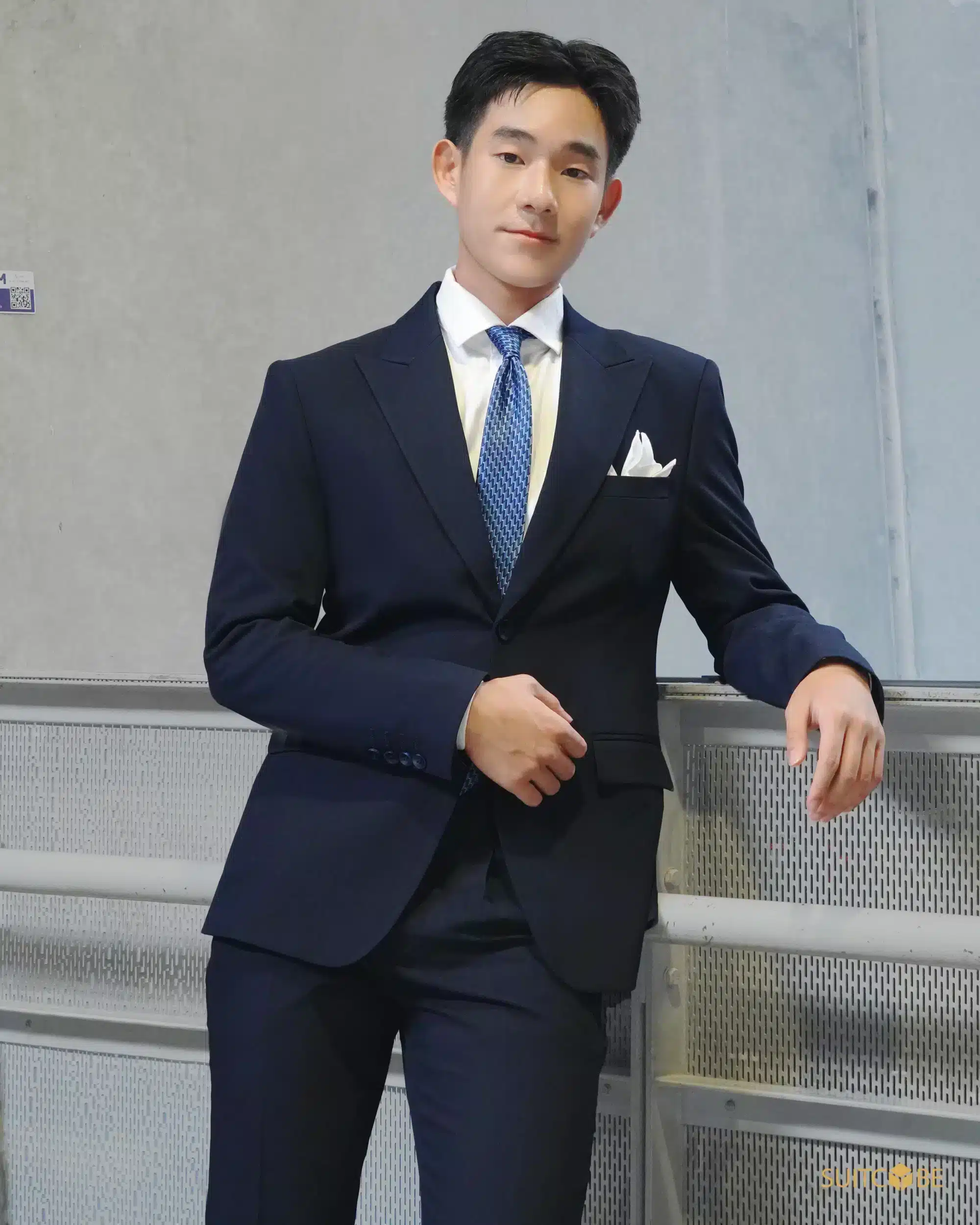 สูทสีกรม