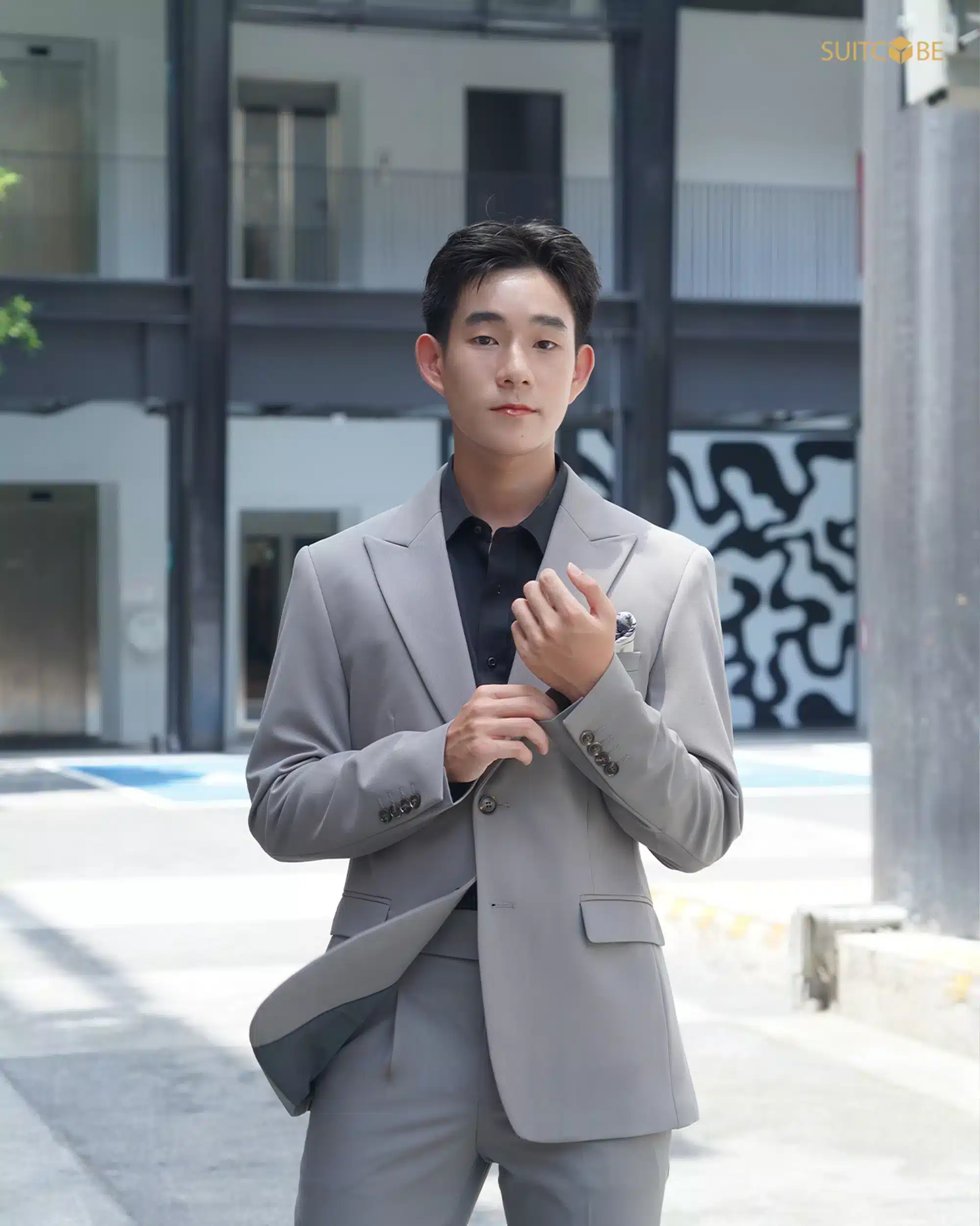 สูทสีเทา