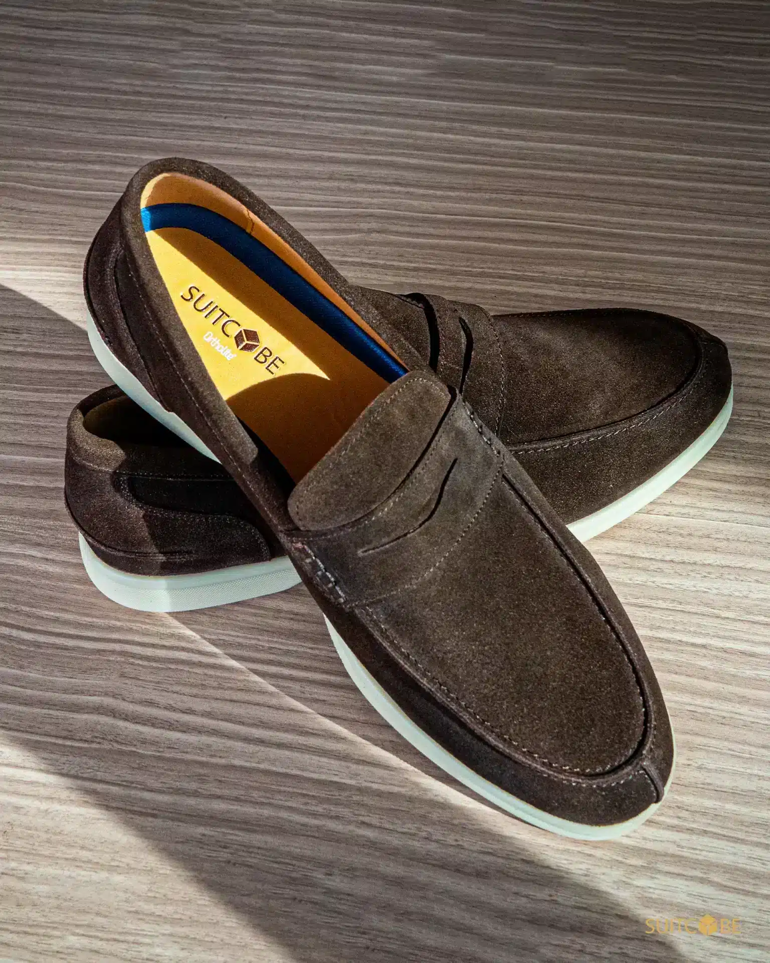 รองเท้าหนังสีนํ้าตาล