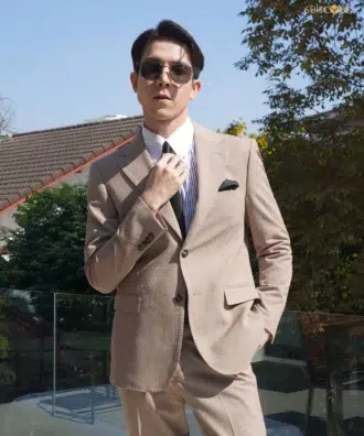 สูทสีน้ำตาล