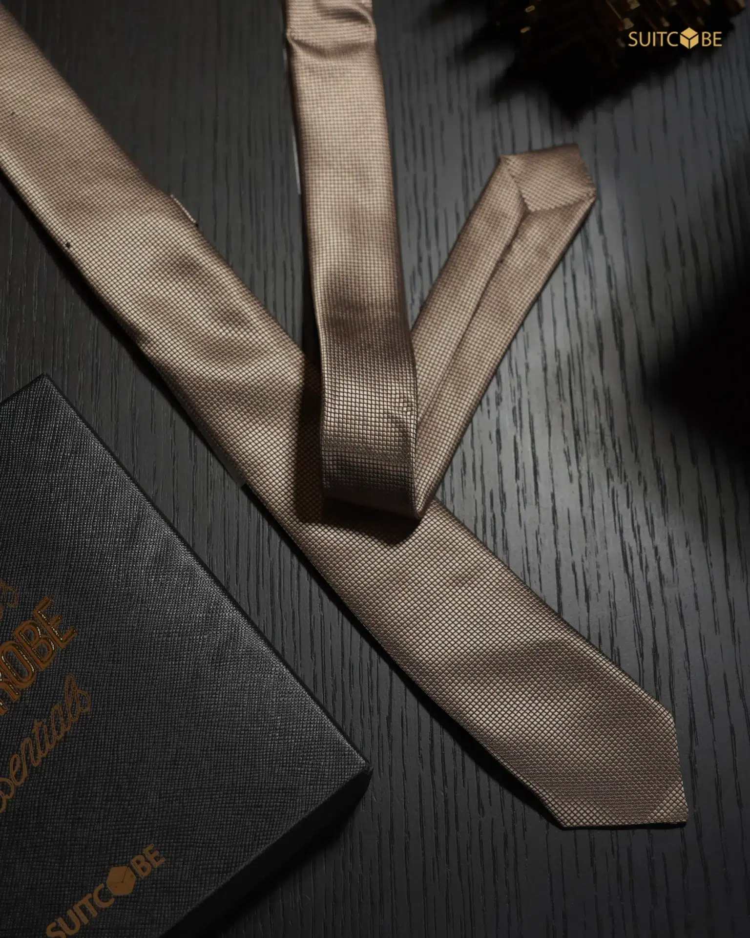necktie for brown suit