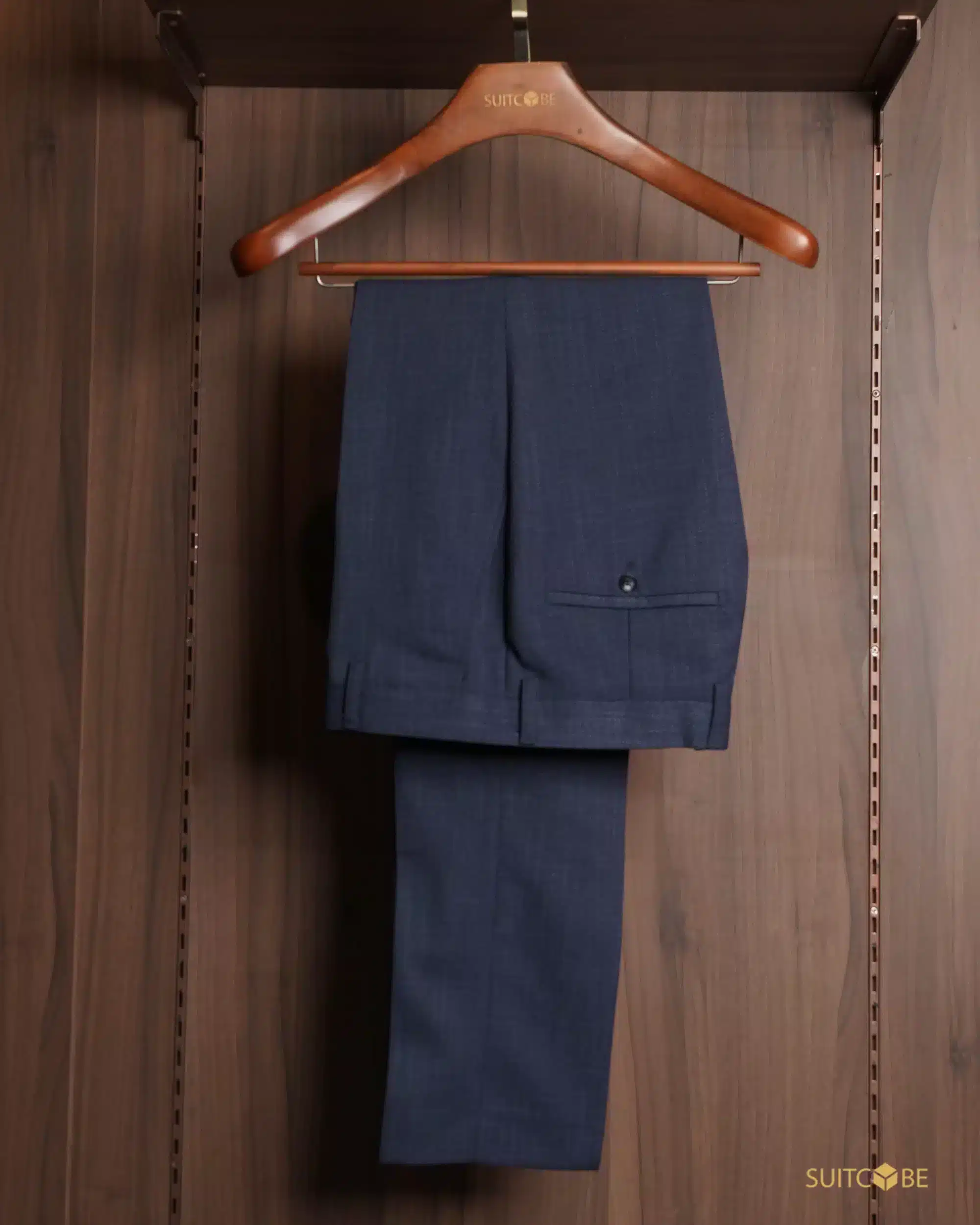 สูทสีกรมท่า