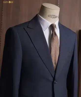 สูทสีกรมท่า