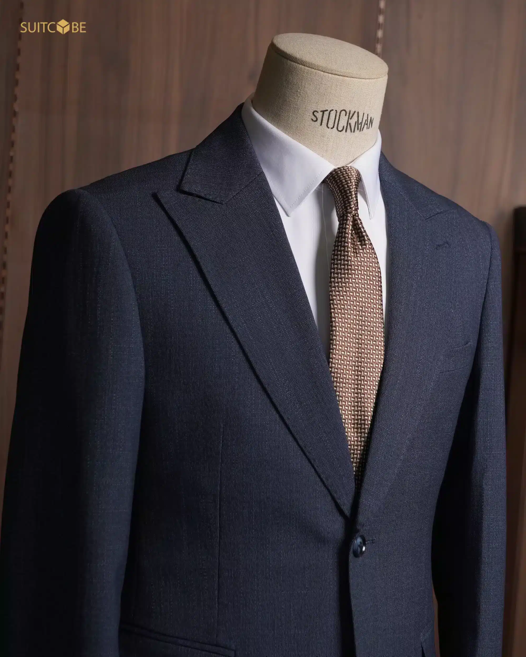 สูทสีกรมท่า