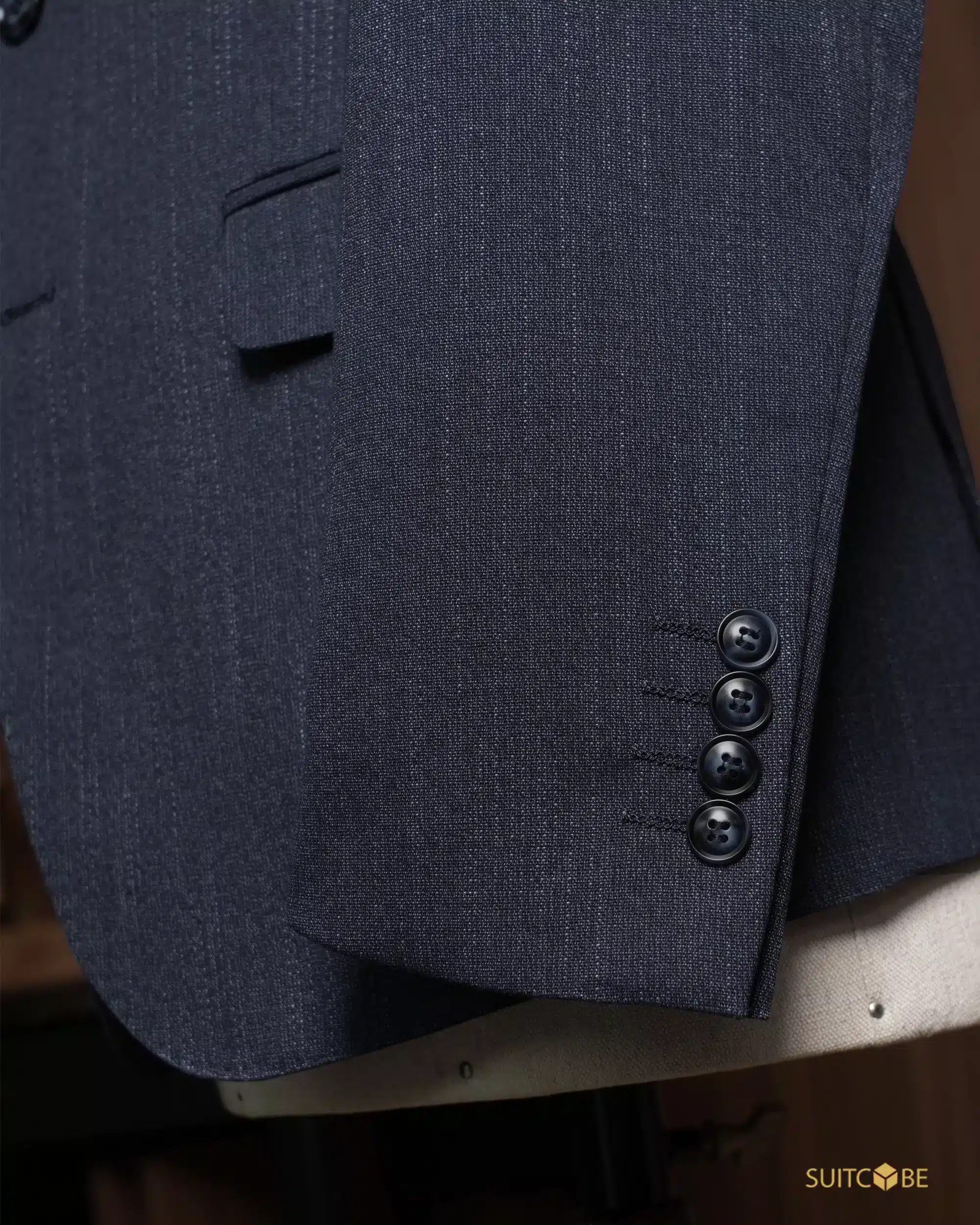 สูทสีกรมท่า