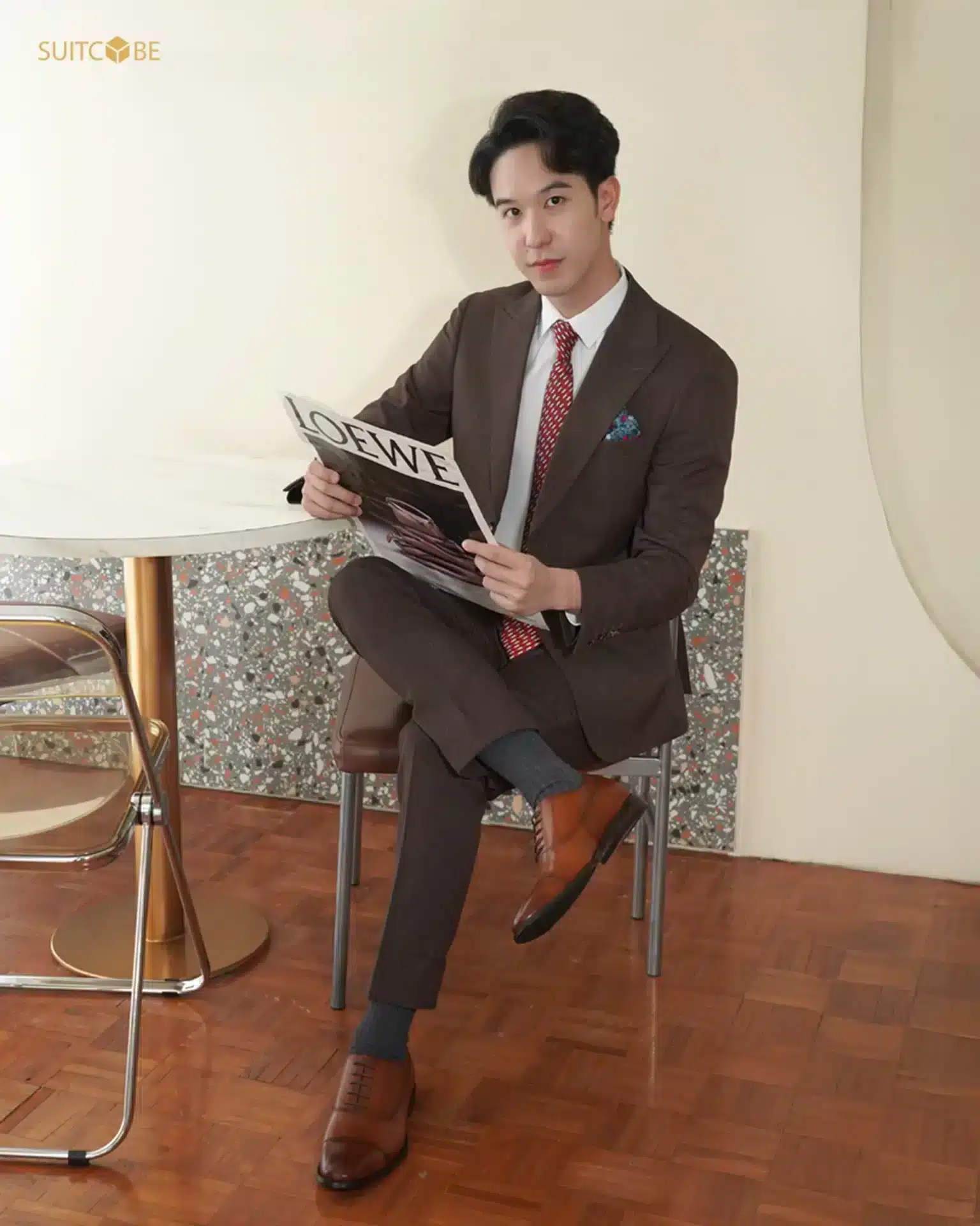 สูทสีน้ำตาล