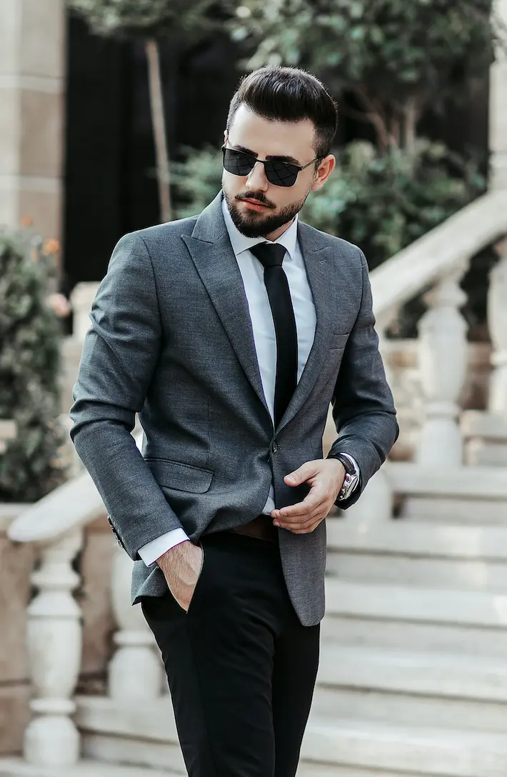 สูทผู้ชายสีเทา