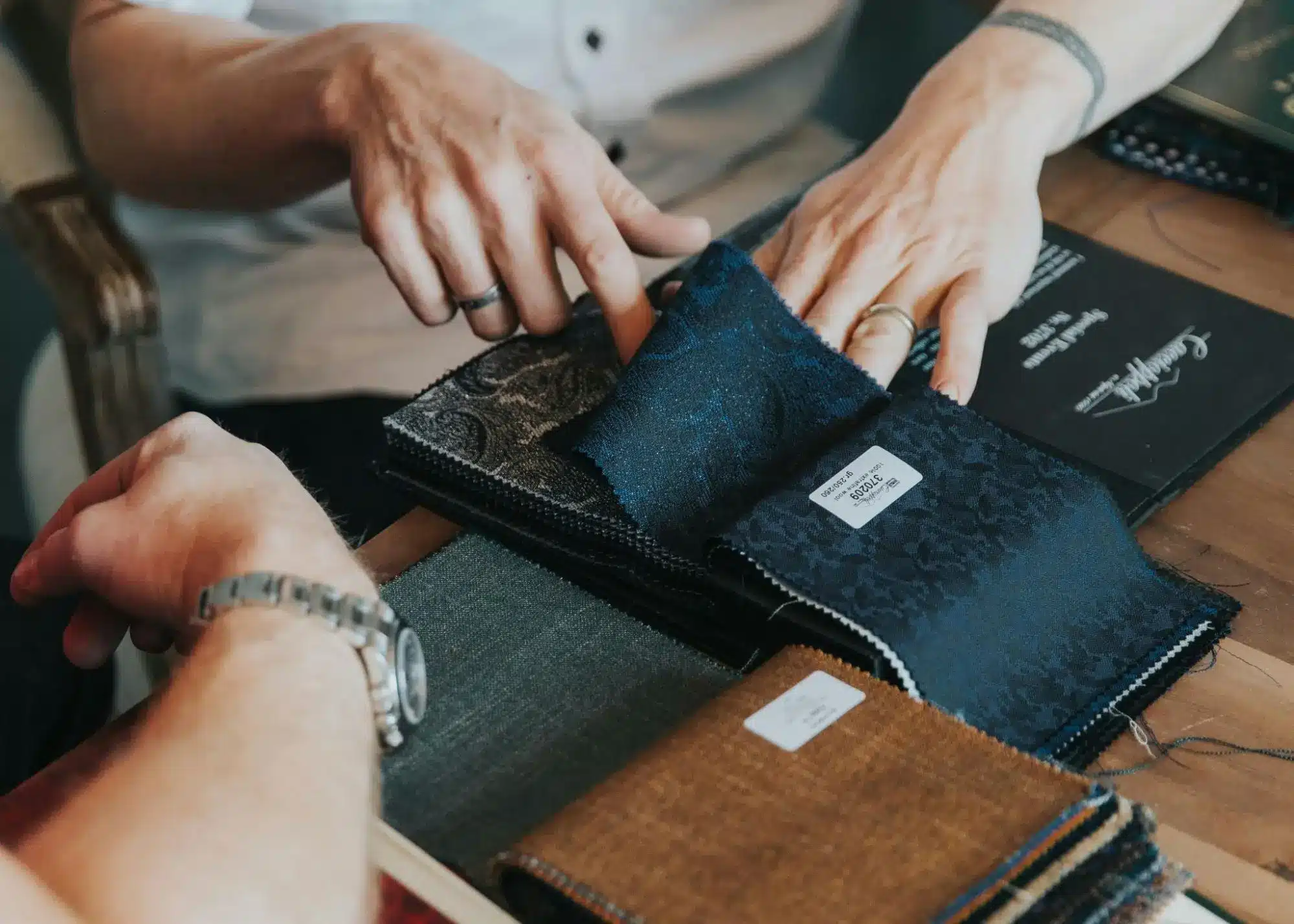 how to choose suit fabric