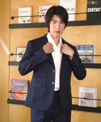 สูทสีกรมท่า